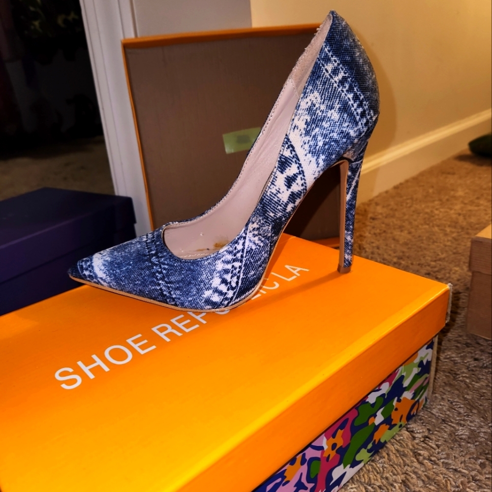 Shoe Republica Jean Pump